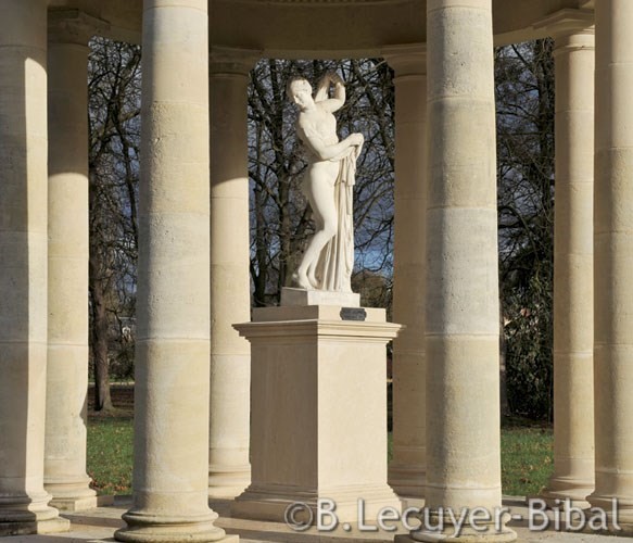 temple,vénus,vénus callipyge,statue,colonne